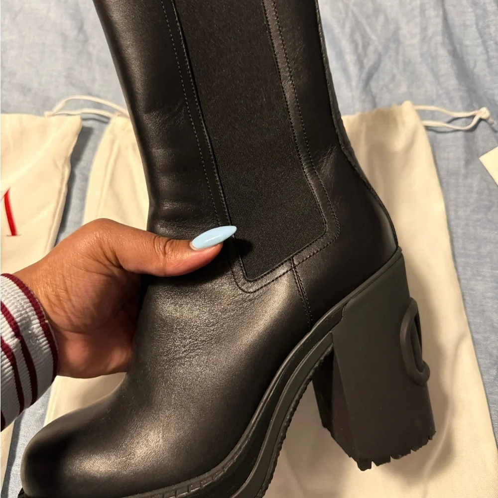 Valentino Garavani VLogo Black Leather Ankle Boots (EU42) - Picture 3 of 9